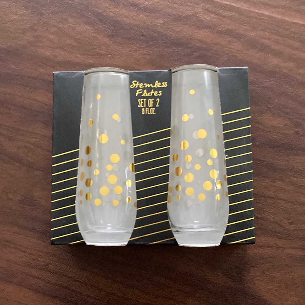 NEW TMD Holdings Set of 2 Stemless Flute
Glasses - Gold Confetti Dot Design